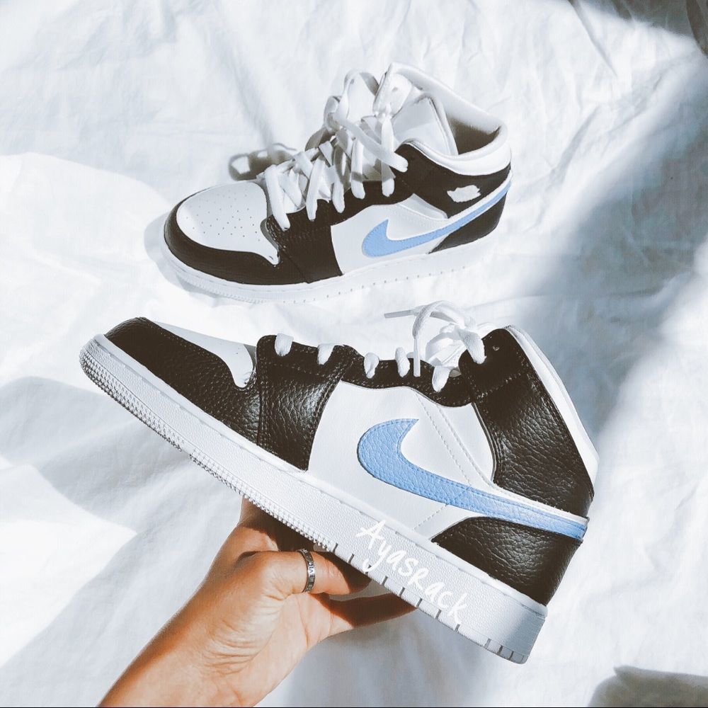 Custom painted Air Jordan 1 mid - Picture 1 of 2